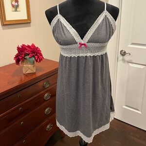 Gilligan by Gilligan & O’Malley Gray/White Lace Nightie M